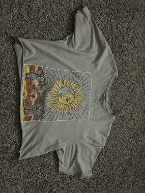 Gray Graphic Sun Tee - Unbranded